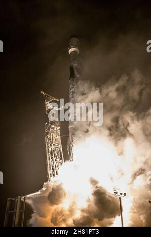 VANDENBURG SPACE FORCE BASE, CALIFORNIA, USA - 23 November 2021 - The SpaceX Falcon 9 rocket launches with the Double Asteroid Redirection Test, or DA Stock Photo