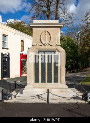 DORCHESTER, UNITED KINGDOM - Oct 25, 2021: A vertical shot of the war memorial in the town of Dorchester Stock Photo