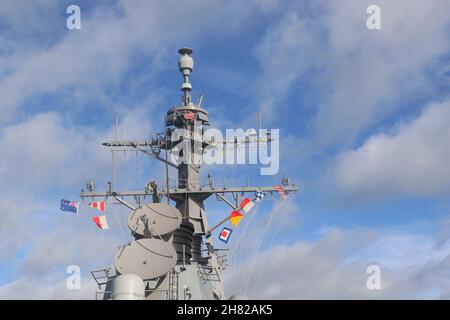 WELLINGTON, New Zealand  (Nov. 26, 2021) The Arleigh Burke-class guided-missile destroyer USS Howard (DDG 83) arrives in New Zealand for a port visit. Howard is assigned to Commander, Task Force (CTF) 71/Destroyer Squadron (DESRON) 15, the Navy's largest forward-deployed DESRON and the U.S. 7th Fleet's principal surface force. (U.S. Navy photo by Ensign Morgan Bollinger) Stock Photo