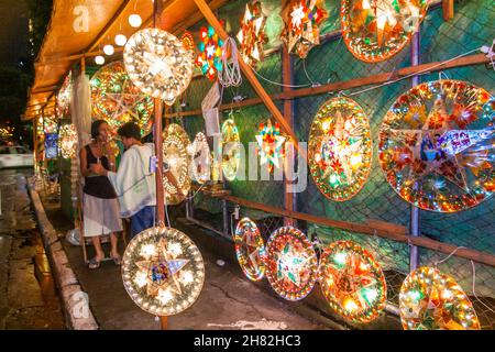Buyers at a roadside traditional christmas lantern shop in Manila, Philippines Stock Photo