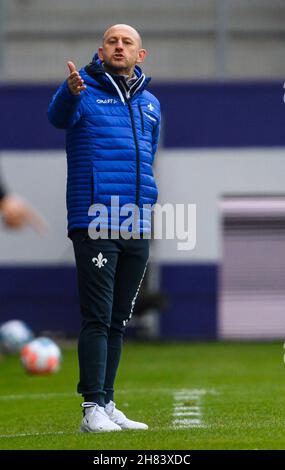Aue, Germany. 27th Nov, 2021. Football: 2. Bundesliga, FC Erzgebirge Aue - SV Darmstadt 98, Matchday 15, Erzgebirgsstadion. Darmstadt coach Torsten Lieberknecht gestures. Credit: Robert Michael/dpa-Zentralbild/dpa - IMPORTANT NOTE: In accordance with the regulations of the DFL Deutsche Fußball Liga and/or the DFB Deutscher Fußball-Bund, it is prohibited to use or have used photographs taken in the stadium and/or of the match in the form of sequence pictures and/or video-like photo series./dpa/Alamy Live News Credit: dpa picture alliance/Alamy Live News