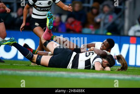 London, UK. 27th Nov, 2021. LONDON, ENGLAND - NOVEMBER 27: Laura Russell (Toronto Nomads) of Barbarians goes over for her Tryduring The Killik Cup match between Barbarians Women and SpringBox Women XV at Twickenham Stadium on 27th November, 2021 in London, England Credit: Action Foto Sport/Alamy Live News Stock Photo