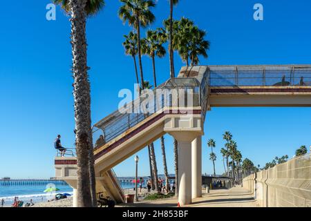 San Clemente, CA, USA – November 13, 2021: The pedestrian overpass bridge gives access to the beach area in San Clemente, California. Stock Photo