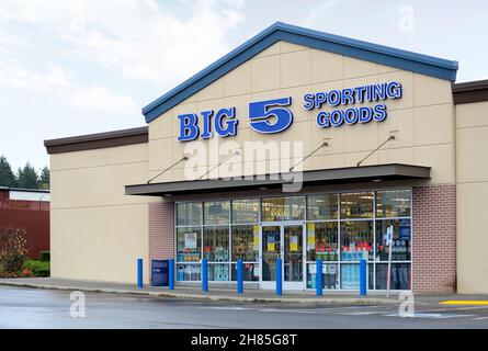 Big 5 Sporting Goods building exterior Stock Photo