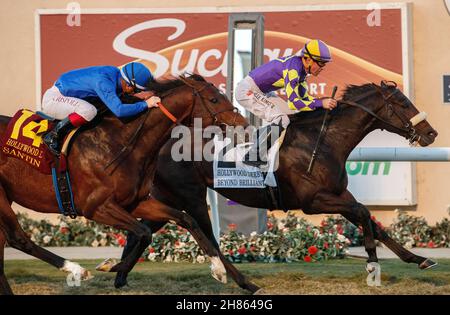 Del Mar, CA, USA. 27th Nov, 2021. Del Mar, CA NOVEMBER 27: #2 Beyond Brilliant, ridden by Kent Desormeaux, edges out #14 Santin, ridden by Umberto Rispoli, to win the Hollywood Derby (Grade l) on November 27, 2021 at Del Mar Thoroughbred Club, in Del Mar, CA. (Photo by Casey Phillips/Eclipse Sportswire/CSM). Credit: csm/Alamy Live News Stock Photo