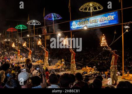 Men perform the nightly Hindu Puja Rituals in Varanasi, Uttar Pradesh, India Stock Photo