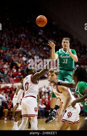 BLOOMINGTON, UNITED STATES - 2021/11/27: Marshall Thundering Herd forward Mikel Beyers (31) plays against Indiana Hoosiers guard Xavier Johnson (0) and Indiana Hoosiers forward Miller Kopp (12) during an NCAA basketball game on November 27, 2021 in Bloomington, Ind. IU beat Marshall 90-79. Stock Photo