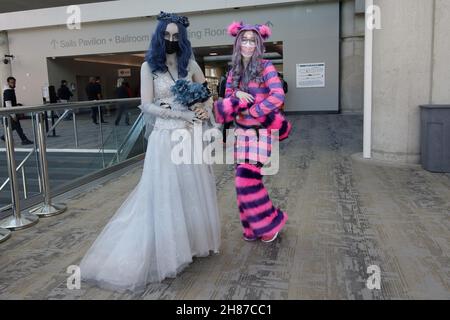 Un cosplayer indossa un Alice nel Paese delle Meraviglie costume al Comic  Con Copenaghen 2016 Foto stock - Alamy