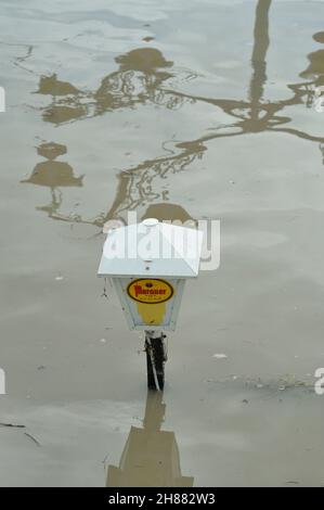 Vienna, Austria. June 6th, 2013. Flood in Vienna. On the night of June 5 to 6, 2013, the Danube in Vienna reached a maximum level of 8.09 meters at the Korneuburg gauge. Port areas and Copa Cagrana flooded. The restaurants located there at the Copa Cagrana and Sunken City were under water Stock Photo