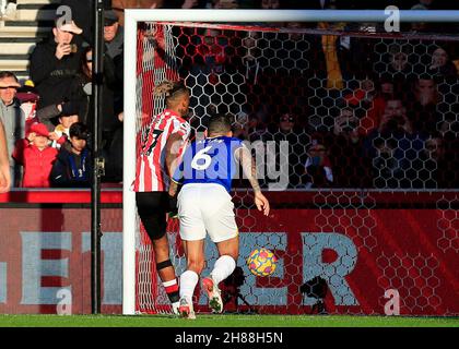 Brentford Community Stadium, London, UK. 28th Nov, 2021. Premier League Football Brentford versus Everton; Ivan Toney of Brentford shoots and scores his sides 1st goal in the 24th minute to make it 1-0 after Referee Darren England awarded Brentford a penalty due to Andros Townsend of Everton raising a boot to the face of Ogochukwu Onyeka of Brentford Credit: Action Plus Sports/Alamy Live News Stock Photo