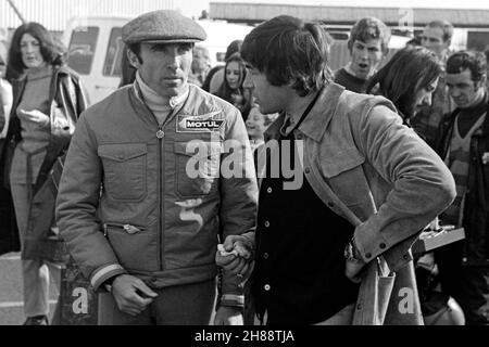 Sir Frank Williams and Dave Brodie in conversation at Mallory Park