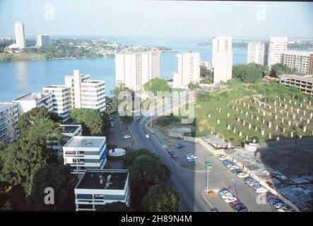 Abidjan, Côte d'Ivoire, November 1986. From Immeuble Pyramide. Top left is Hotel Ivoire. On the right is the site of the BCEAO building. Stock Photo