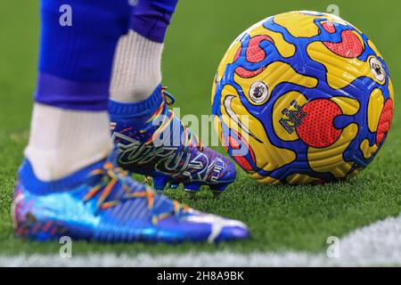 Leicester, UK. 28th Nov, 2021. James Maddison #10 of Leicester City's Puma boots and rainbow laces as the prepares to take a corner with the Premier League's Nike winter match ball in Leicester, United Kingdom on 11/28/2021. (Photo by Mark Cosgrove/News Images/Sipa USA) Credit: Sipa USA/Alamy Live News Stock Photo