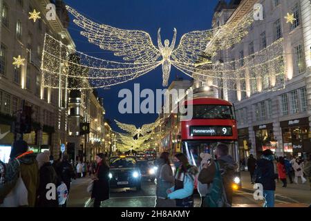 London, UK, 28 November 2021: Christmas shoppers amongst the Christmas lights of Regent Street and Picadilly Circus in the West End of London. Despite concerns about the new variant of coronavirus and the imminent imposition of stricter mask rules in England from Tuesday, the lure of London on a sunny Sunday afternoon was attractive to shoppers hoping to scoop up a bargain from the Black Friday offers still running. Anna Watson/Alamy Live News Stock Photo