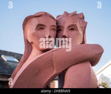 “The Lovers,” Kenneth Allen’s sculpture, of an embracing couple, in the small sculpture courtyard at Gretna Green (Scotland} nr the Blacksmith's shop Stock Photo