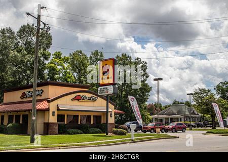 Waynesboro, Ga USA - 07 01 21: Pizza Hut restaurant vintage building Stock Photo