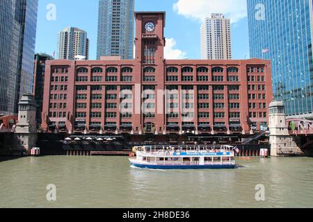 CHICAGO, USA - JUNE 27, 2013: Reid Murdoch Building in Chicago. The building currently houses offices of Encyclopedia Britannica. Stock Photo