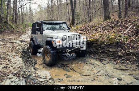 STANTON, UNITED STATES - Apr 14, 2021: A jeep wrangler off-road driving in  mud Stock Photo - Alamy