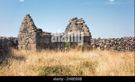 An abandoned, ruined cottage on Inishmaan, one of the Aran Islands off the west coast of Galway, Ireland. Stock Photo