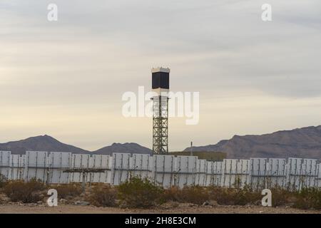 Mojave Desert, California, USA - November 19, 2021: online tower and heliostat mirrors at the Ivanpah Solar Electric Generating Facility. Stock Photo