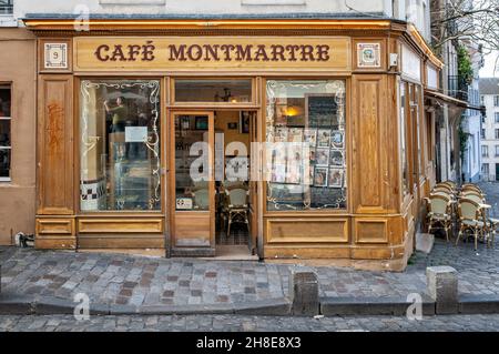 Parisian cafe in Montmartre, Paris, France Stock Photo