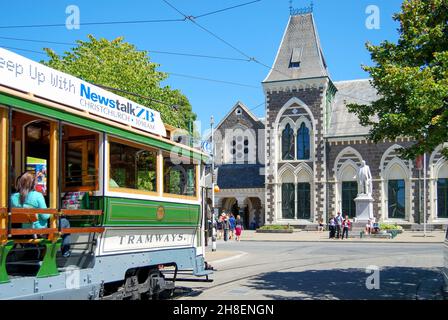 City Loop Tram and Canterbury Museum, Worcester Boulevard, Christchurch, Canterbury, South Island, New Zealand Stock Photo