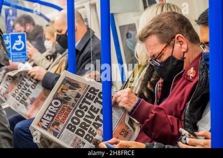 London, UK. 30th Nov, 2021. On the dy that masks become compulsory on public transport again, there is an increase in compliance but plenty continue to ignore the rule. Mask confusion continues on the underground as the rules are tightened again because of the covid 19 Omicron variant. Credit: Guy Bell/Alamy Live News Stock Photo