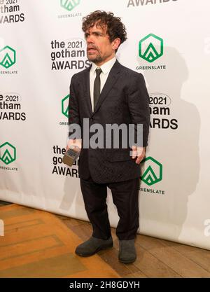 New York, United States. 29th Nov, 2021. Peter Dinklage with award for Performer Tribute poses in Green Room at Cipriani Wall Street (Photo by Lev Radin/Pacific Press) Credit: Pacific Press Media Production Corp./Alamy Live News Stock Photo