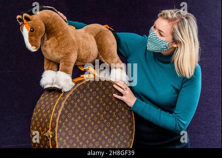 London, UK. 30th Nov, 2021. A large plush 'Hermy' stuffed horse