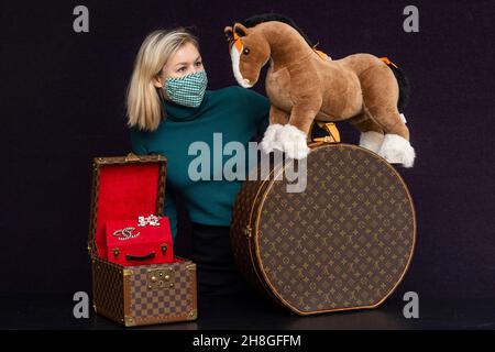 London, UK. 30th Nov, 2021. A large plush 'Hermy' stuffed horse