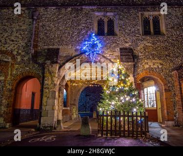 Winchester, UK - November 26th 2021: Beautiful Christmas decorations at the medieval Kingsgate in the city of Winchester in Hampshire, UK. Stock Photo