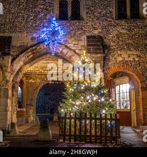 Winchester, UK - November 26th 2021: Beautiful Christmas decorations at the medieval Kingsgate in the city of Winchester in Hampshire, UK. Stock Photo