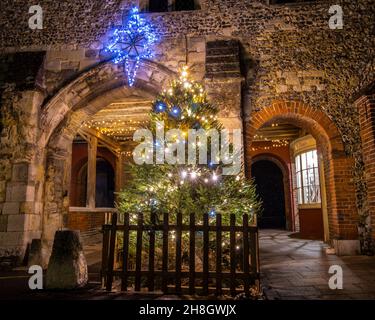 Winchester, UK - November 26th 2021: Beautiful Christmas decorations at the medieval Kingsgate in the city of Winchester in Hampshire, UK. Stock Photo