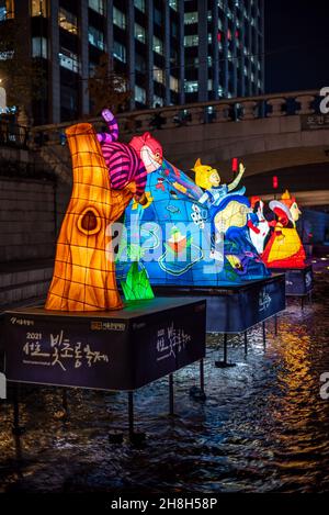 Seoul Lantern Festival along Cheonggyecheon Stream in Seoul, South Korea on November 29, 2021 Stock Photo