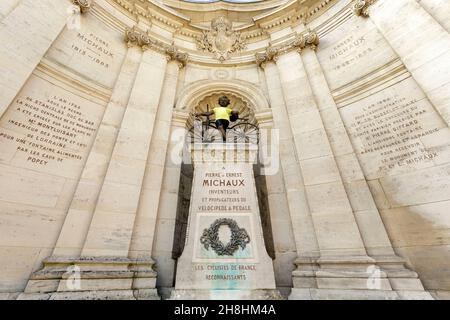 France, Meuse, Bar le Duc labelled Ville d'art et d'histoire (City of art and history), monument dedicated to Pierre and Ernest Michaux who invented the velocipede with pedals Stock Photo