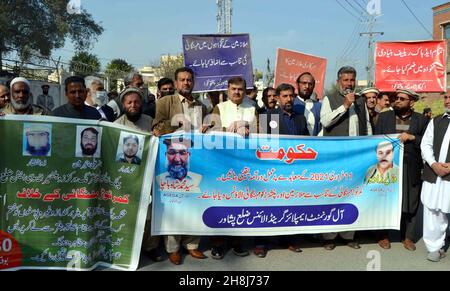 Hyderabad, Pakistan, November 30, 2021. Members of All Government Employees Grand Alliance are holding protest demonstration against price hike of essential commodities, at Peshawar press club on Tuesday, November 30, 2021. Stock Photo