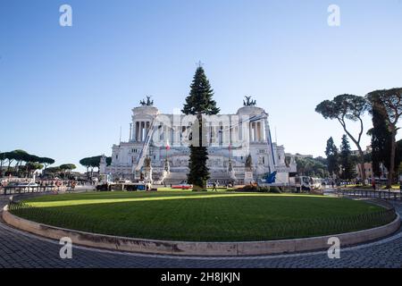 Rome, Italy. 30th Nov, 2021. View of Christmas Tree in preparation in Piazza Venezia in Rome (Photo by Matteo Nardone/Pacific Press) Credit: Pacific Press Media Production Corp./Alamy Live News Stock Photo