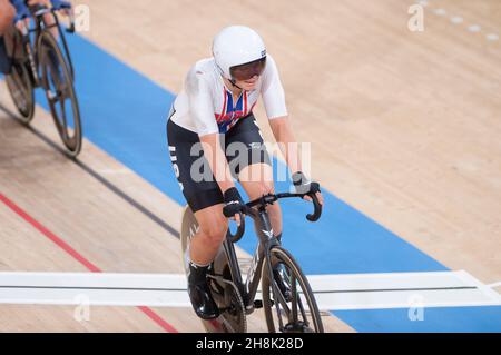 Jennifer Valente crosses the finish line to win the gold medal in women's omnium at the Tokyo 2020 Olympic Games. Stock Photo