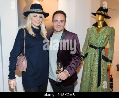 Paris : Cocktail business pour le lancement Magazine luxury Place, fondé par France Marie Myriam Larriere à l'espace Chamberlan. Stock Photo