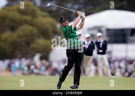 Louis Oosthuizen of South Africa  hits his approach shot during the final round of The Presidents Cup Credit: Speed Media/Alamy Live News Stock Photo
