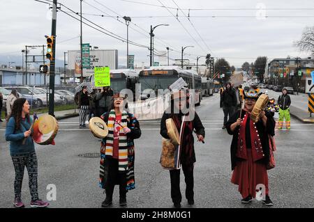 Unistoten action group demonstrating in solidarity with Wetsuweten people. The group shut down a critical transportation corridor at Clark and Hasting Stock Photo