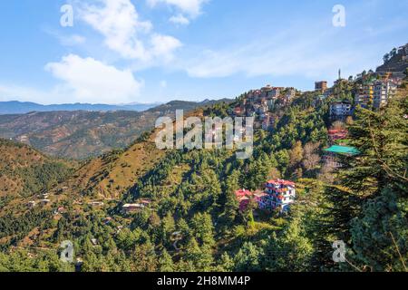 Sarahan hill station aerial view with city houses on the mountain slopes with scenic Himalaya landscape at Himachal Pradesh, India Stock Photo