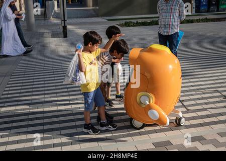 Children talking to Opti, the mascot robot at Expo 2020, Dubai Stock Photo