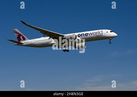 Aircraft Qatar Airways Airbus A350-900, A7-ALZ Stock Photo
