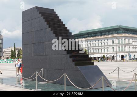 Warsaw, Poland - June 05.2021: Smolensk monument on Pilsudski Square. Monument to the Victims of 2010 Smolensk Tragedy Stock Photo