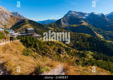 Trail from the Jenner summit to the Jenner high plateau about 1800m asl with the Jenneralm or Jenner Alm hut,  Upper Bavaria, Southern Germany Stock Photo