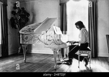 Jon Lord of British Progressive rock group 'Deep Purple playing his piano at home in Goring-on-Thames Oxfordshire UK 1982 Stock Photo