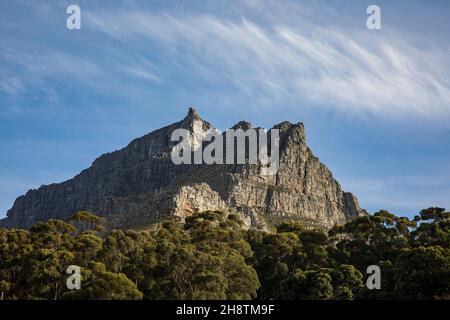 Cape Town, Saudi Arabien. 30th Nov, 2021. Cape Town: South Africa on November, 30, 2021, (Photo by Juergen Tap) Table Mountain Cable car Credit: dpa/Alamy Live News Stock Photo