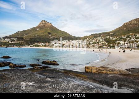 Cape Town, Saudi Arabien. 30th Nov, 2021. Cape Town: South Africa on November, 30, 2021, (Photo by Juergen Tap), Lionshead Camps Bay, Cape Town, beach Strand, Credit: dpa/Alamy Live News Stock Photo