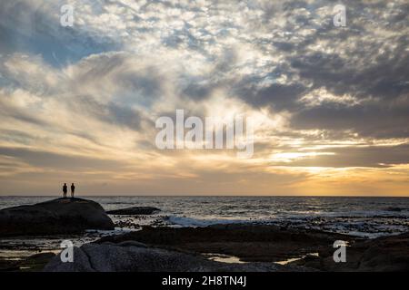 Cape Town, Saudi Arabien. 30th Nov, 2021. Cape Town: South Africa on November, 30, 2021, (Photo by Juergen Tap) Camps Bay, Cape Town, beach Strand, Credit: dpa/Alamy Live News Stock Photo